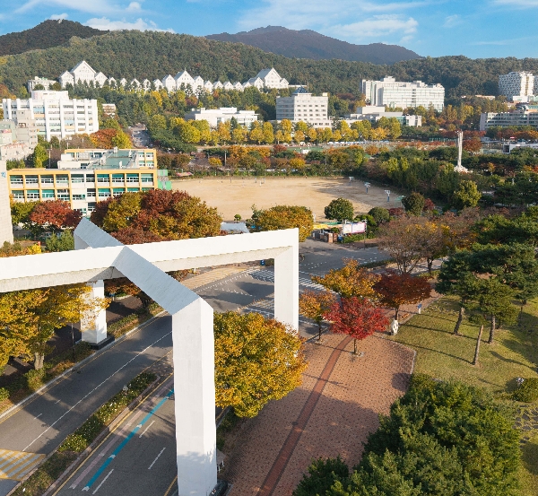 본관 가을전경 대표이미지