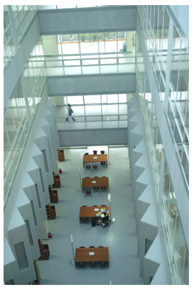 중앙도서관 내부 THUMBNAIL